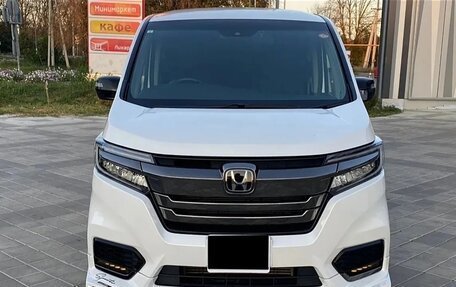Honda Stepwgn IV, 2021 год, 1 990 000 рублей, 2 фотография