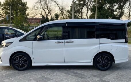Honda Stepwgn IV, 2021 год, 1 990 000 рублей, 5 фотография