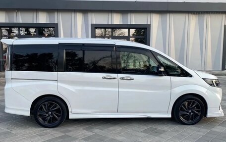 Honda Stepwgn IV, 2021 год, 1 990 000 рублей, 4 фотография