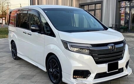 Honda Stepwgn IV, 2021 год, 1 990 000 рублей, 3 фотография