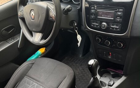 Renault Sandero II рестайлинг, 2016 год, 870 000 рублей, 13 фотография
