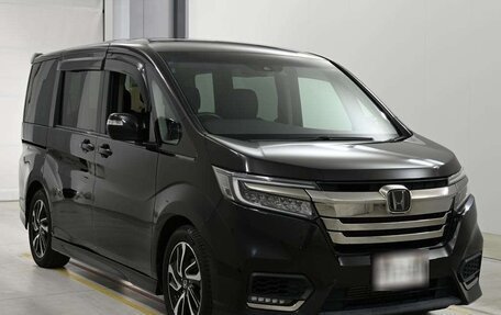 Honda Stepwgn IV, 2019 год, 1 830 000 рублей, 2 фотография