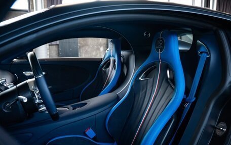 Bugatti Chiron, 2019 год, 658 000 000 рублей, 11 фотография