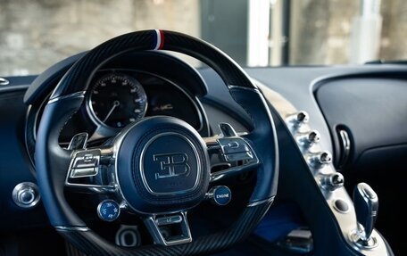 Bugatti Chiron, 2019 год, 658 000 000 рублей, 10 фотография