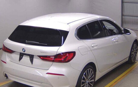 BMW 1 серия, 2024 год, 2 100 000 рублей, 5 фотография