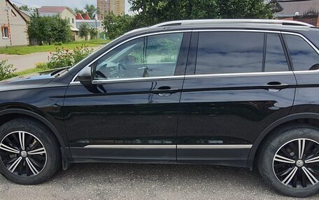 Volkswagen Tiguan II, 2018 год, 2 500 000 рублей, 2 фотография