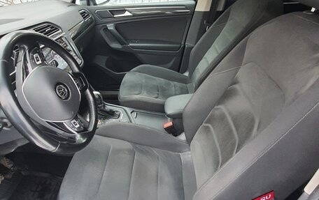 Volkswagen Tiguan II, 2018 год, 2 500 000 рублей, 4 фотография