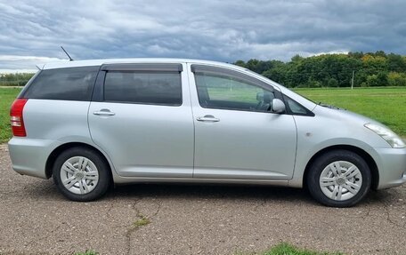 Toyota Wish II, 2005 год, 700 000 рублей, 2 фотография