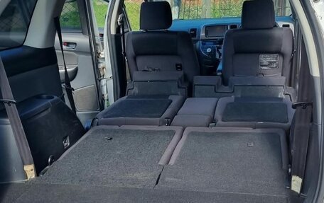 Toyota Wish II, 2005 год, 700 000 рублей, 7 фотография