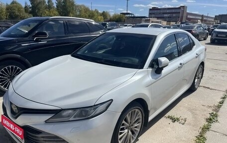 Toyota Camry, 2018 год, 2 800 000 рублей, 1 фотография