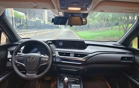 Lexus UX I, 2023 год, 2 510 000 рублей, 10 фотография