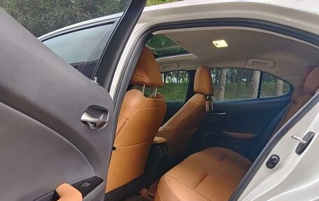 Lexus UX I, 2023 год, 2 510 000 рублей, 11 фотография