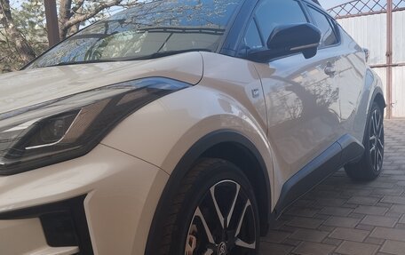 Toyota C-HR I рестайлинг, 2019 год, 1 999 000 рублей, 9 фотография