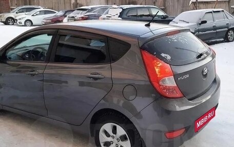 Hyundai Solaris II рестайлинг, 2011 год, 900 000 рублей, 3 фотография