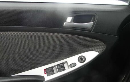 Hyundai Solaris II рестайлинг, 2011 год, 900 000 рублей, 5 фотография