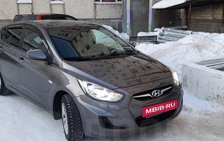 Hyundai Solaris II рестайлинг, 2011 год, 900 000 рублей, 2 фотография