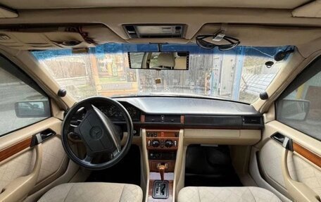 Mercedes-Benz E-Класс, 1994 год, 900 000 рублей, 6 фотография