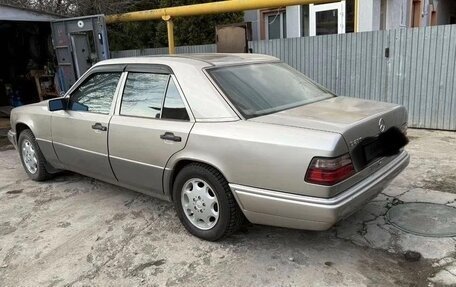 Mercedes-Benz E-Класс, 1994 год, 900 000 рублей, 4 фотография