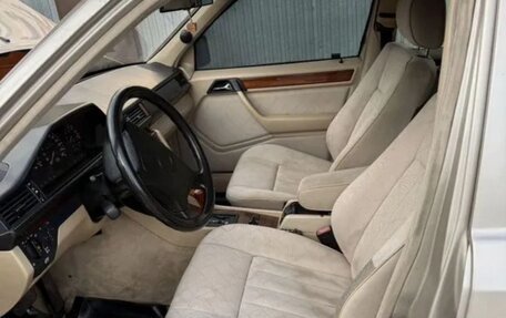 Mercedes-Benz E-Класс, 1994 год, 900 000 рублей, 5 фотография