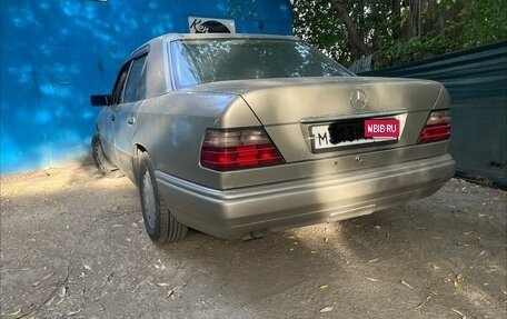 Mercedes-Benz E-Класс, 1994 год, 900 000 рублей, 3 фотография