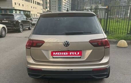Volkswagen Tiguan II, 2021 год, 3 100 000 рублей, 5 фотография