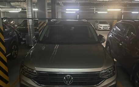 Volkswagen Tiguan II, 2021 год, 3 100 000 рублей, 16 фотография