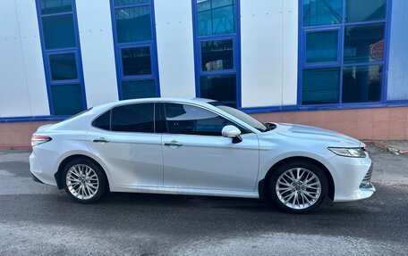 Toyota Camry, 2018 год, 2 650 000 рублей, 2 фотография