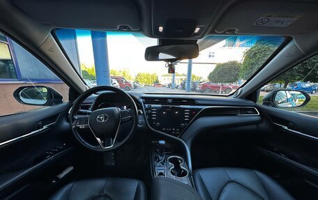 Toyota Camry, 2018 год, 2 650 000 рублей, 9 фотография