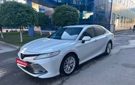 Toyota Camry, 2018 год, 2 650 000 рублей, 7 фотография