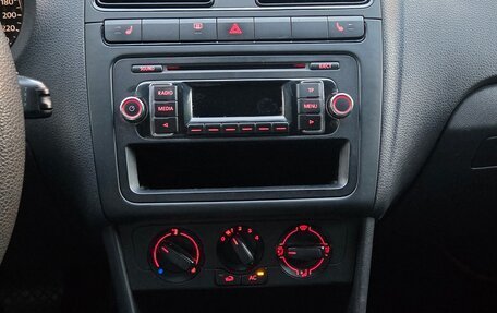 Volkswagen Polo VI (EU Market), 2011 год, 750 000 рублей, 11 фотография
