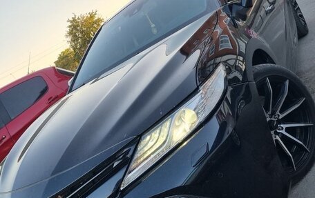 Toyota Camry, 2018 год, 3 000 000 рублей, 2 фотография