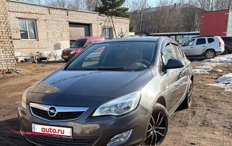 Opel Astra J, 2010 год, 760 000 рублей, 1 фотография