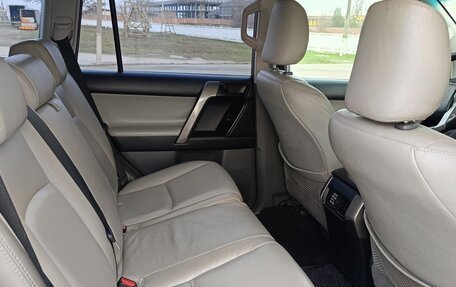 Toyota Land Cruiser Prado 150 рестайлинг 2, 2010 год, 2 445 000 рублей, 13 фотография
