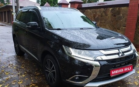 Mitsubishi Outlander III рестайлинг 3, 2015 год, 1 890 000 рублей, 9 фотография