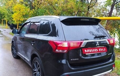 Mitsubishi Outlander III рестайлинг 3, 2015 год, 1 890 000 рублей, 8 фотография