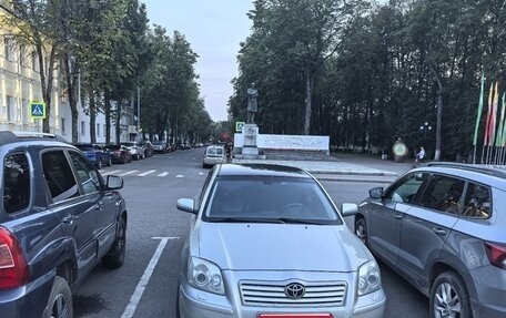 Toyota Avensis III рестайлинг, 2005 год, 850 000 рублей, 1 фотография