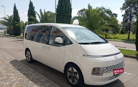 Hyundai Staria, 2022 год, 3 700 000 рублей, 2 фотография