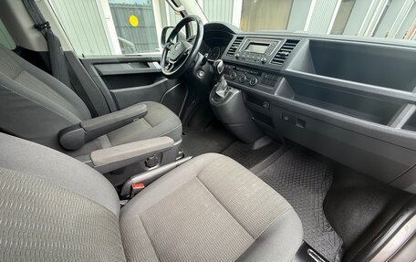 Volkswagen Caravelle T6 рестайлинг, 2019 год, 3 700 000 рублей, 19 фотография