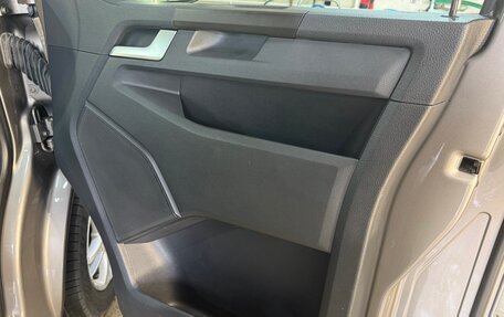 Volkswagen Caravelle T6 рестайлинг, 2019 год, 3 700 000 рублей, 29 фотография