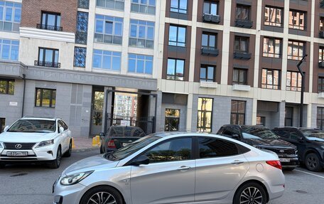 Hyundai Solaris II рестайлинг, 2012 год, 700 000 рублей, 1 фотография