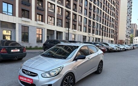 Hyundai Solaris II рестайлинг, 2012 год, 700 000 рублей, 2 фотография