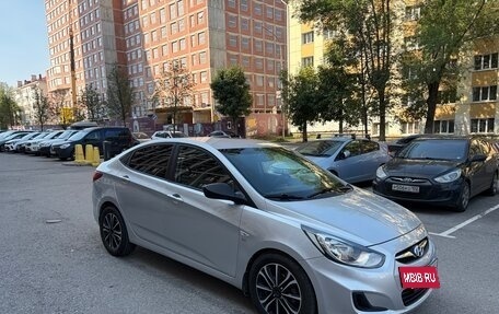 Hyundai Solaris II рестайлинг, 2012 год, 700 000 рублей, 3 фотография