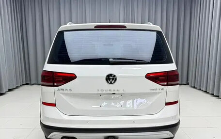Volkswagen Touran III, 2022 год, 1 500 001 рублей, 3 фотография