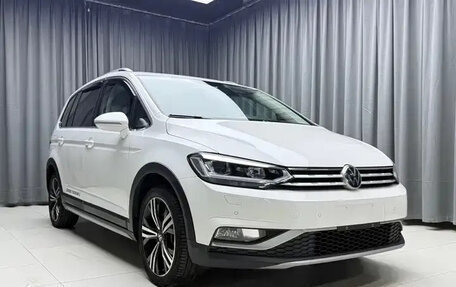 Volkswagen Touran III, 2022 год, 1 500 001 рублей, 5 фотография