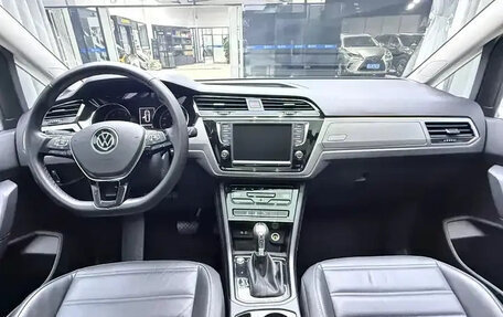 Volkswagen Touran III, 2022 год, 1 500 001 рублей, 8 фотография