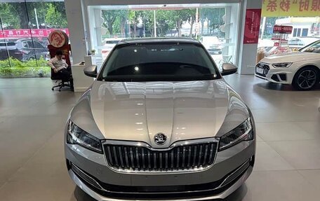 Skoda Superb III рестайлинг, 2023 год, 1 775 000 рублей, 2 фотография
