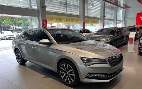 Skoda Superb III рестайлинг, 2023 год, 1 775 000 рублей, 3 фотография