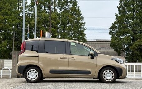 Toyota Sienta, 2023 год, 1 129 008 рублей, 8 фотография