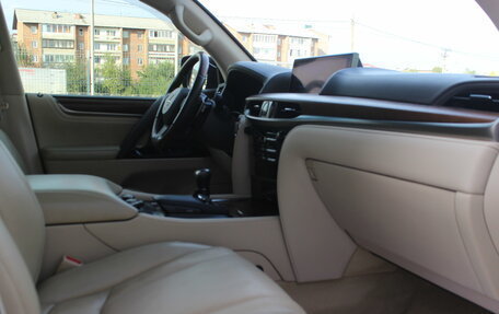 Lexus LX III, 2016 год, 5 875 000 рублей, 26 фотография