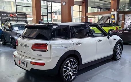 MINI Clubman, 2023 год, 2 100 000 рублей, 4 фотография